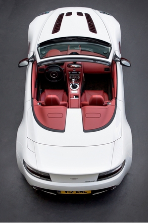 Roadster torna-se na versão mais potente do V12 Vantage Roadster torna-se na versão mais potente do V12 Vantage