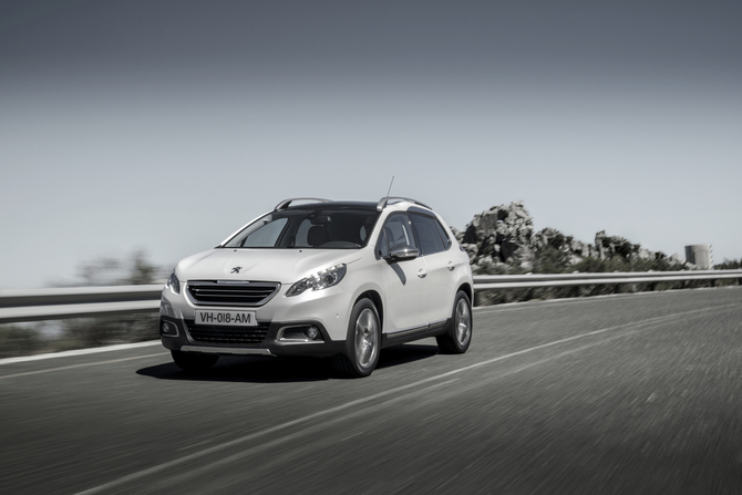 Peugeot 2008 Allure 1.6 BlueHDi Peugeot 2008 Allure 1.6 BlueHDi