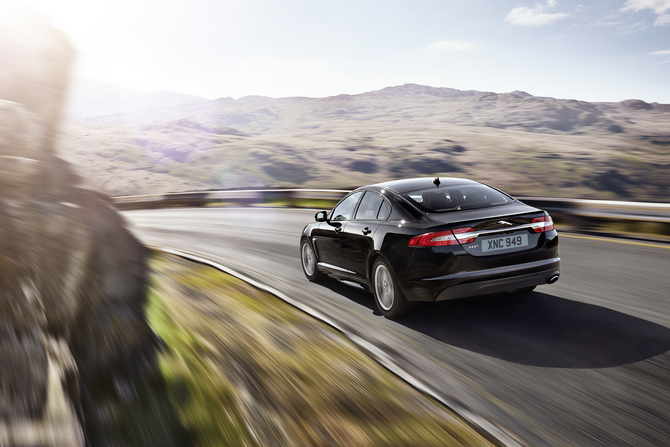 Jaguar XF 2.2 D R-Sport Jaguar XF 2.2 D R-Sport