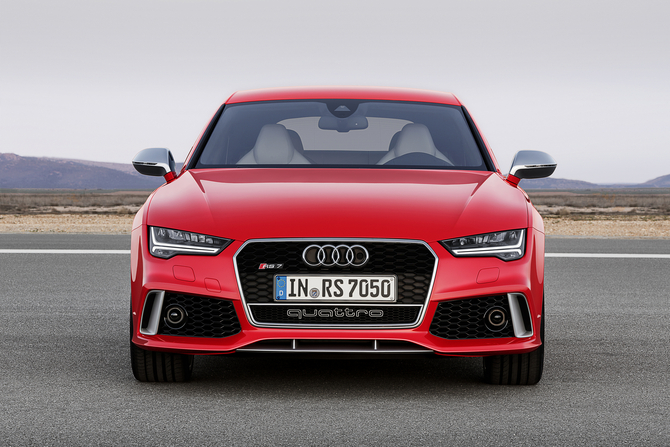 The new RS7 gets LED headlights as standard with a new design and moreover Matrix LED headlights become available as an optional The new RS7 gets LED headlights as standard with a new design and moreover Matrix LED headlights become available as an optional