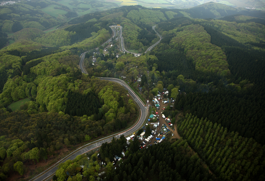 the_nuerburgring_nordschleife_seen_from_above_winds_its_way__large_95500.jpg