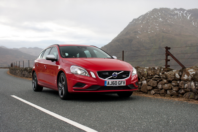 Volvo V60 2.4 D5 R-Design Prem. Start/Stop Volvo V60 2.4 D5 R-Design Prem. Start/Stop