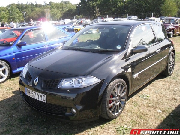 Renault Megane II Sport Hatch 15dCi 80 share tell a friend