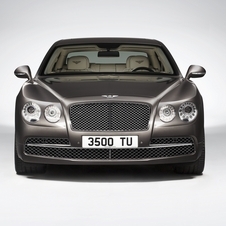 Bentley Flying Spur vai atingir os 322km/h, com uma aceleração dos 0 aos 100km/h em 4.6 segundos