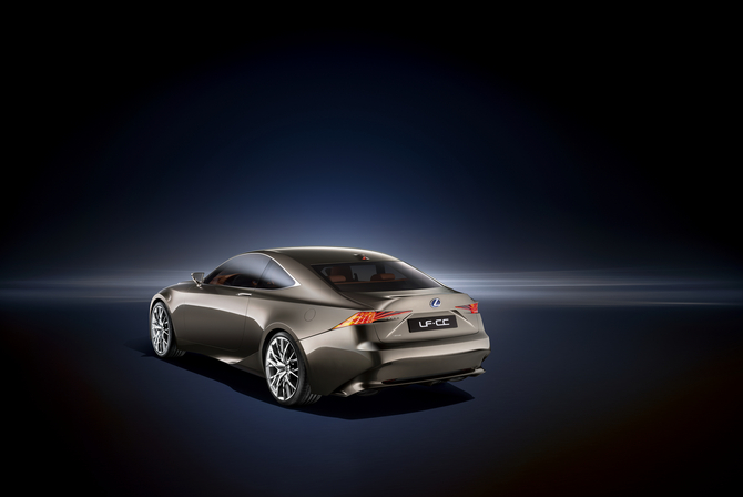 The LF-CC’s interior represents a further development of the company’s HMI (Human Machine Interface) design philosophy. The LF-CC’s interior represents a further development of the company’s HMI (Human Machine Interface) design philosophy.