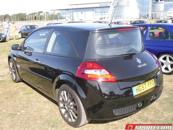 Renault Megane II Sport Hatch 15dCi 80 share tell a friend