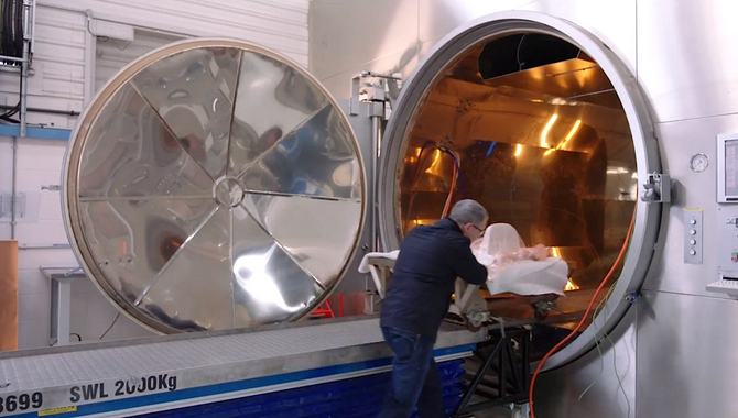 A autoclaves são usadas para cozer a fibra de carbono A autoclaves são usadas para cozer a fibra de carbono