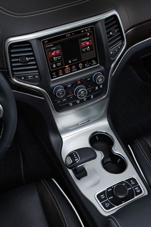 Nouvelle transmission automatique à huit rapports. Nouvelle transmission automatique à huit rapports.