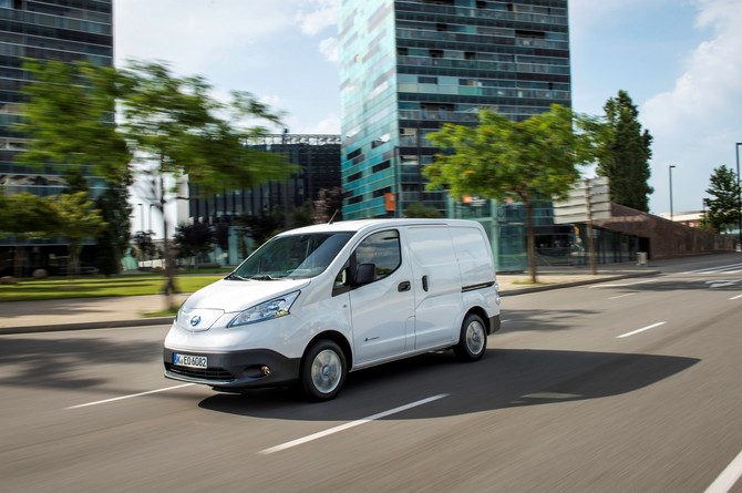 Nissan e-NV200 Furgão Premium Grelha Nissan e-NV200 Furgão Premium Grelha