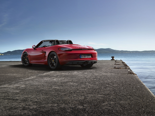 Leurs moteurs six cylindres à plat sont des déclinaisons des blocs moteurs 3,4 litres du Boxster S et du Cayman S. Leurs moteurs six cylindres à plat sont des déclinaisons des blocs moteurs 3,4 litres du Boxster S et du Cayman S.