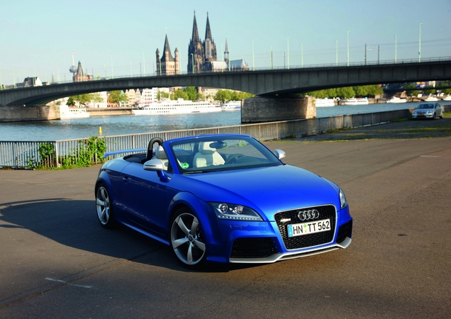 Audi TT RS Roadster 2.5 TFSI quattro S tronic Audi TT RS Roadster 2.5 TFSI quattro S tronic