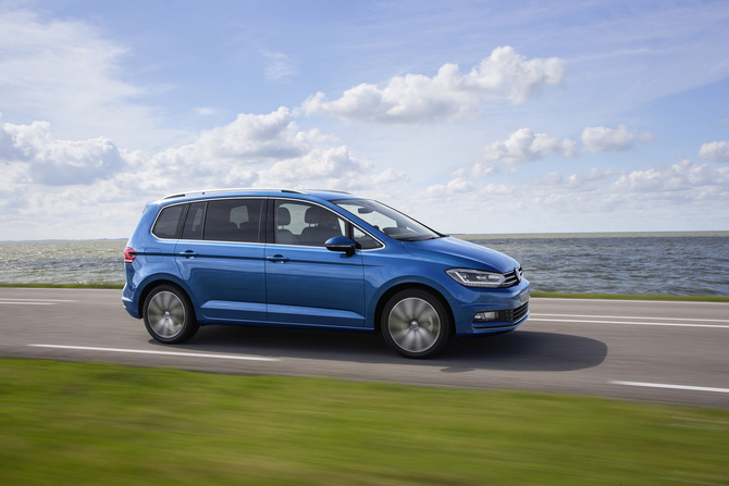 Volkswagen Touran 1.6 TDI DSG R-Line Volkswagen Touran 1.6 TDI DSG R-Line