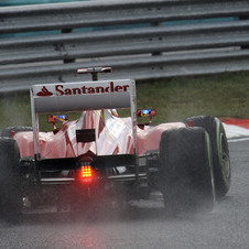 Os engenheiros da Ferrari estão sobrecarregados de trabalho com o desenvolvimento dos motores de 2012, 2013 e 2014