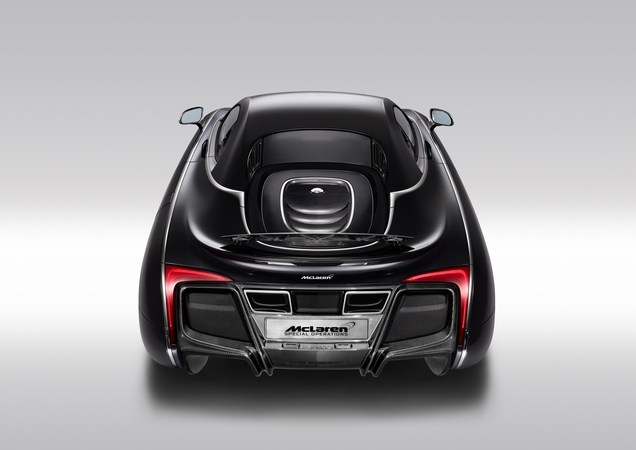 It is rare to see this type of style in a mid-engine car It is rare to see this type of style in a mid-engine car