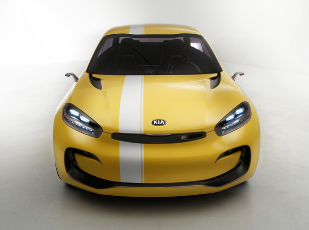 O carro utiliza algumas características de design do Optima e do Soul O carro utiliza algumas características de design do Optima e do Soul