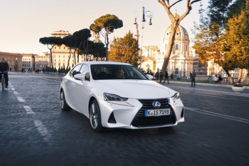 Lexus IS 300h Luxury