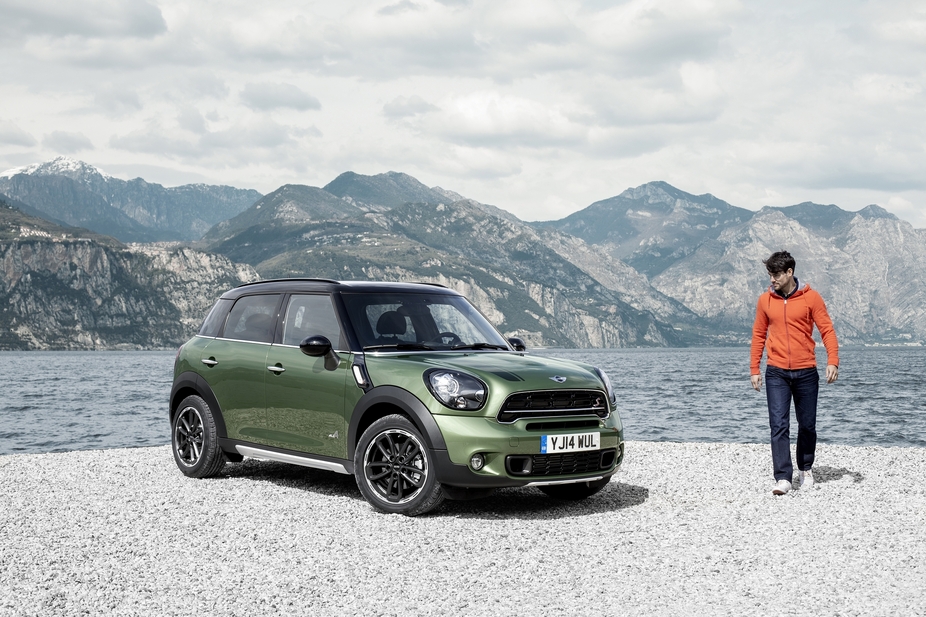 After selling more than 350,000 units worldwide, MINI decided it was time to refresh the Countryman and give it a new face