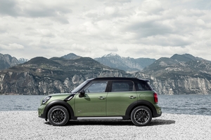 The Cooper S emissions dropped to 139g/km and consumption fell to 6.0l/100km