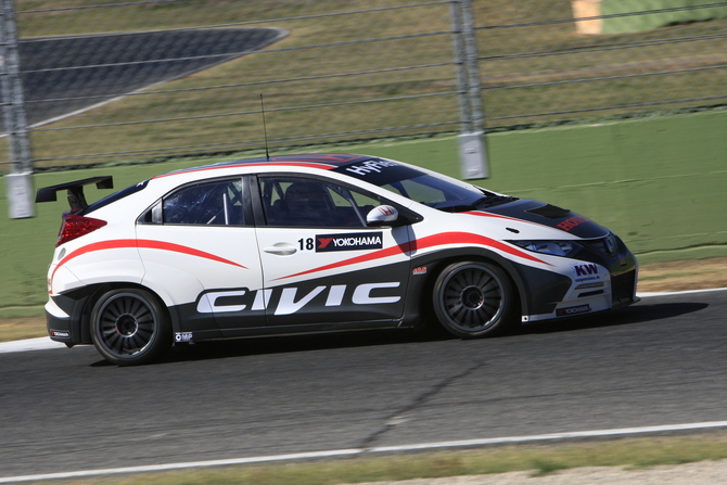 Honda Begins Testing Civic WTCC at Vallelunga Honda Begins Testing Civic WTCC at Vallelunga