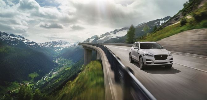 Jaguar F-Pace 3.0L TDV6 AWD Portfolio Jaguar F-Pace 3.0L TDV6 AWD Portfolio
