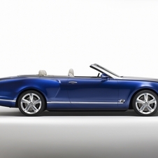 Neste caso o veículo mantém os 537cv e 1100Nm de binário da versão Speed