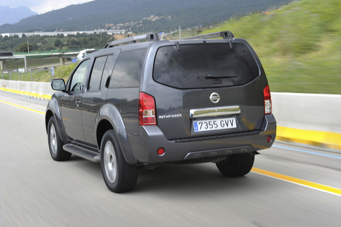 Nissan Pathfinder 2.5 dCi 190cv AT LE 7L Nissan Pathfinder 2.5 dCi 190cv AT LE 7L