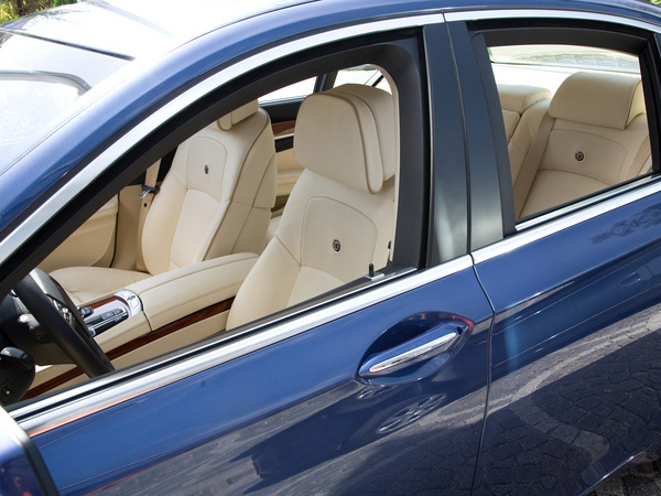 Alpina BMW B7 BITURBO Saloon LWB SWITCH-TRONIC 4WD Alpina BMW B7 BITURBO Saloon LWB SWITCH-TRONIC 4WD