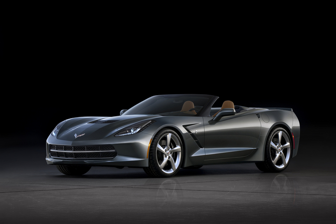 Le cabriolet Corvette Stingray va lui aussi offrir le même cocktail de technologie, de design et de performances que le coupé Le cabriolet Corvette Stingray va lui aussi offrir le même cocktail de technologie, de design et de performances que le coupé