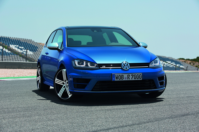 O Golf R será vendido no quarto trimestre deste ano nas variantes três e cinco portas O Golf R será vendido no quarto trimestre deste ano nas variantes três e cinco portas