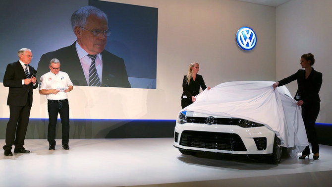Avec une vitesse maximum de 243 km/h, la Polo R WRC accélère de 0 à 100 km/h en 6,4 secondes. Avec une vitesse maximum de 243 km/h, la Polo R WRC accélère de 0 à 100 km/h en 6,4 secondes.