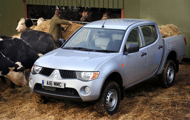Mitsubishi L200 2.5 DI-D DbleCab 4Work LongBed Mitsubishi L200 2.5 DI-D DbleCab 4Work LongBed