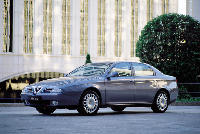 Alfa Romeo 166 2.4 JTD 20v Distinctive Alfa Romeo 166 2.4 JTD 20v Distinctive