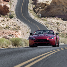 V12 Vantage S Roadster pode ser conduzido nos modos Normal, Sport e Track