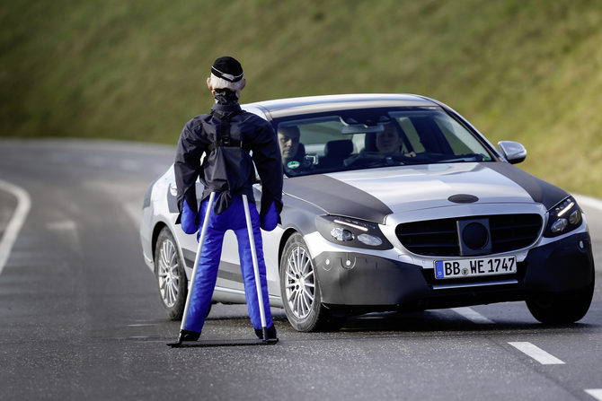 O carro vai oferecer direção e travagem autónomas em algumas situações de segurança O carro vai oferecer direção e travagem autónomas em algumas situações de segurança