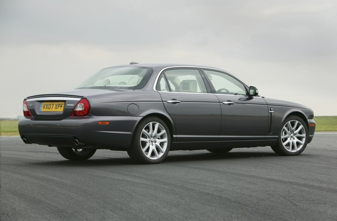 Jaguar XJ8 4.2 V8 Sovereign Jaguar XJ8 4.2 V8 Sovereign