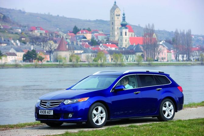 Honda Accord Tourer 2.2 i-DTEC Executive Advance Limited Edition Honda Accord Tourer 2.2 i-DTEC Executive Advance Limited Edition