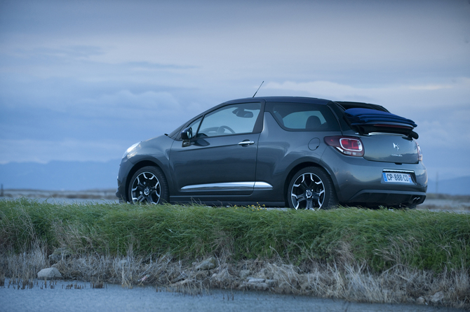 Citroën DS3 Cabrio 1.6 THP CVM6 Sport Chic Citroën DS3 Cabrio 1.6 THP CVM6 Sport Chic