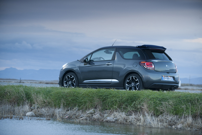Citroën DS3 Cabrio 1.6 e-HDi Airdream CMP6 So Chic Citroën DS3 Cabrio 1.6 e-HDi Airdream CMP6 So Chic