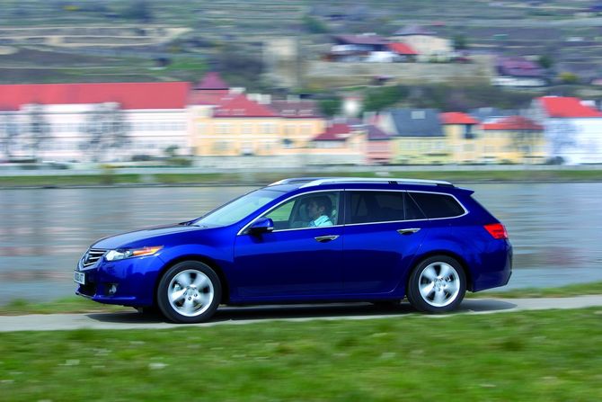 Honda Accord Tourer 2.2 i-DTEC Executive Advance Limited Edition Honda Accord Tourer 2.2 i-DTEC Executive Advance Limited Edition