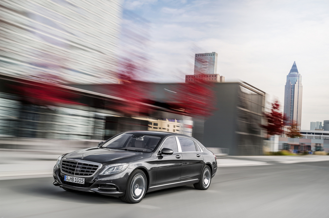 O Mercedes-Maybach Classe S é uma variante extra-longa do Mercedes Classe S O Mercedes-Maybach Classe S é uma variante extra-longa do Mercedes Classe S