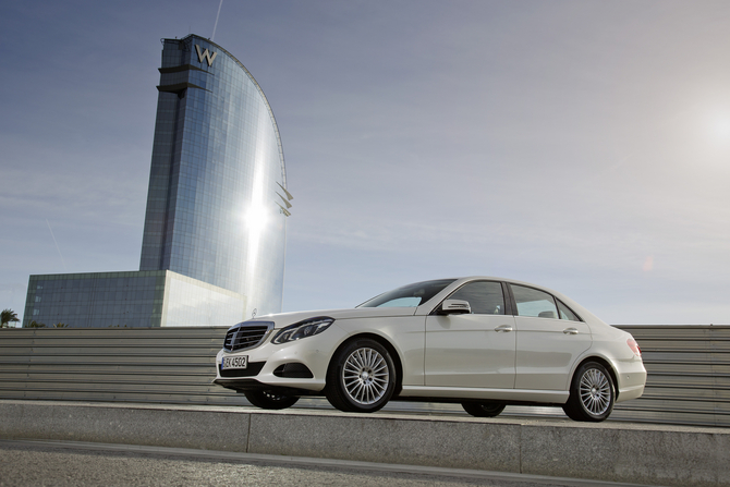 Mercedes-Benz E 220 CDI Mercedes-Benz E 220 CDI
