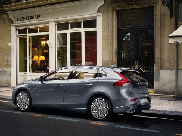 More Photos of Next Generation Volvo V40 Leaked Including Interior Images More Photos of Next Generation Volvo V40 Leaked Including Interior Images