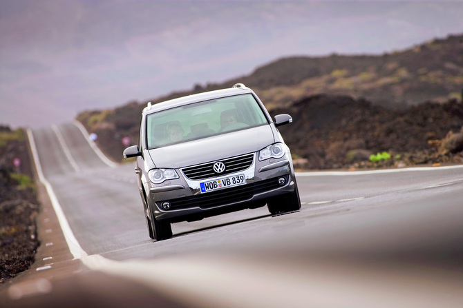 Volkswagen Touran 2.0I TDI 140cv DPF Trendline 5L. Volkswagen Touran 2.0I TDI 140cv DPF Trendline 5L.