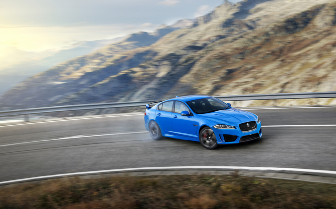 O XFR-S está equipado com um motor supercharged V8 com 543cv e 680Nm de binário O XFR-S está equipado com um motor supercharged V8 com 543cv e 680Nm de binário