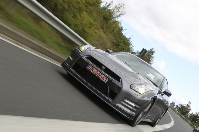 2013 Nissan GT-R Gets Power Boost, Better Suspension and Optional Ceramic Brakes 2013 Nissan GT-R Gets Power Boost, Better Suspension and Optional Ceramic Brakes