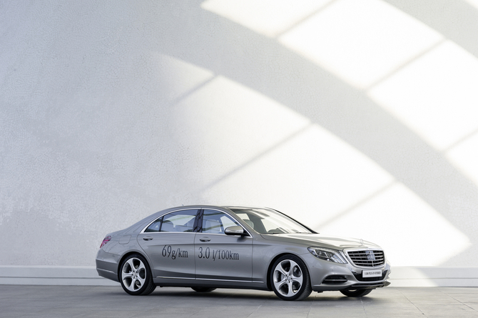 Mercedes is aiming for continuous CO2 emissions reductions Mercedes is aiming for continuous CO2 emissions reductions