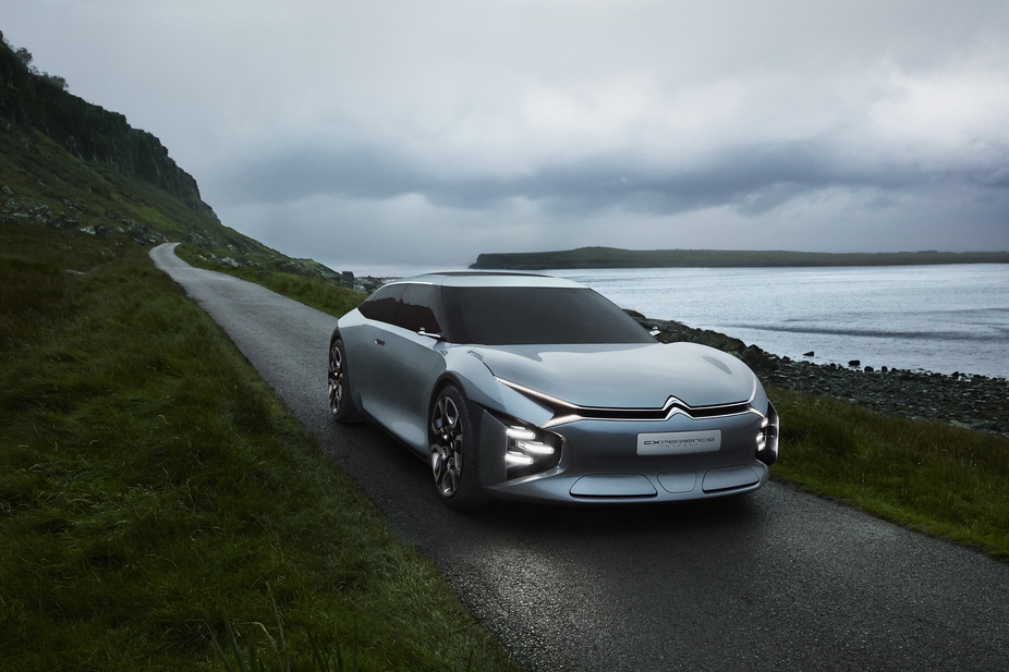 The Citroën Cxperience is powered by a 150 to 200hp petrol engine with and extra 80 kW of energy provided from the electric motor