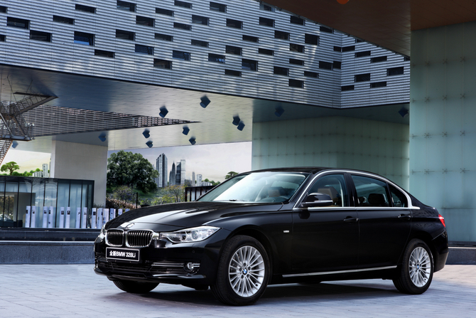 BMW builds the 3 Series Long Wheelbase and X1 in China now BMW builds the 3 Series Long Wheelbase and X1 in China now
