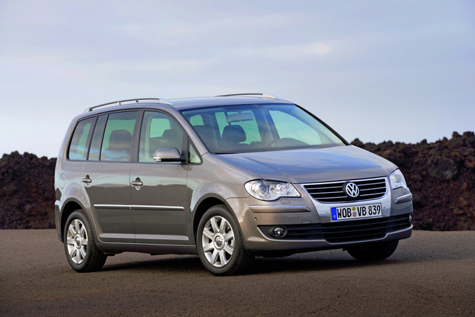 Volkswagen Touran 2.0I TDI 140cv DPF Trendline 5L. Volkswagen Touran 2.0I TDI 140cv DPF Trendline 5L.