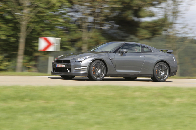 2013 Nissan GT-R Gets Power Boost, Better Suspension and Optional Ceramic Brakes 2013 Nissan GT-R Gets Power Boost, Better Suspension and Optional Ceramic Brakes